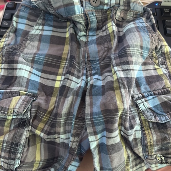 Old Navy Cargo Shorts - Picture 1 of 4